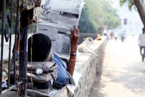 Homme lisant le journal – Mumbai, Inde

Canon EOS 350D, objectif 24-70 mm f/2,8

Bien que l’on ne voie pas le visage de cet homme, on comprend qu’il est plongé dans son journal.